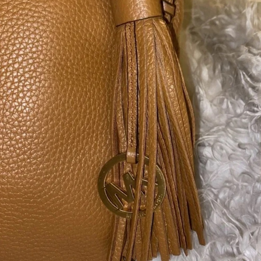 Michael Michael kors leather EUC Whip Stitching Tassel Gold hardware - Picture 4 of 17